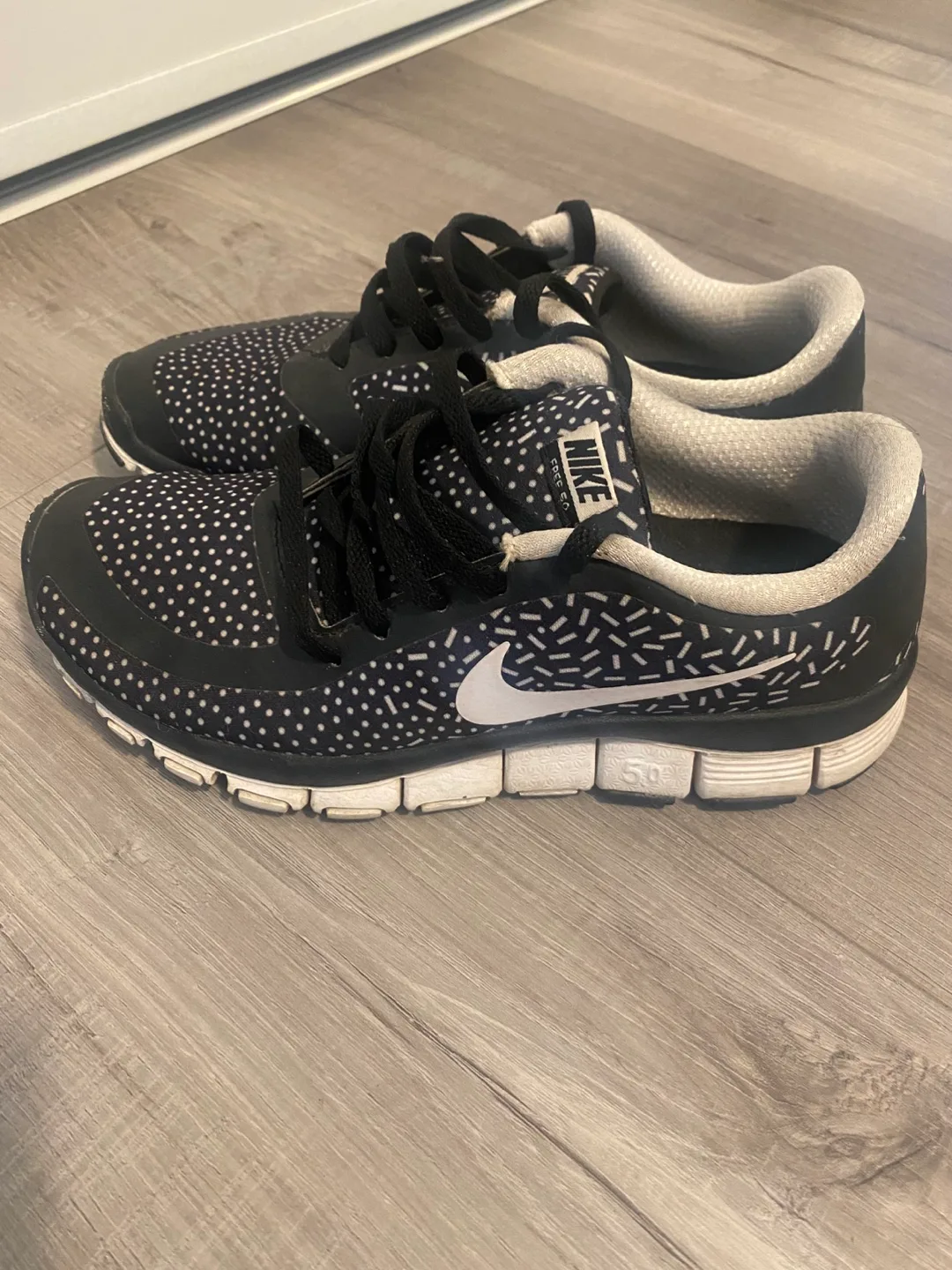 Nike Free Run 5.0 Women's Running Shoes - Size 6 image indicator(2)