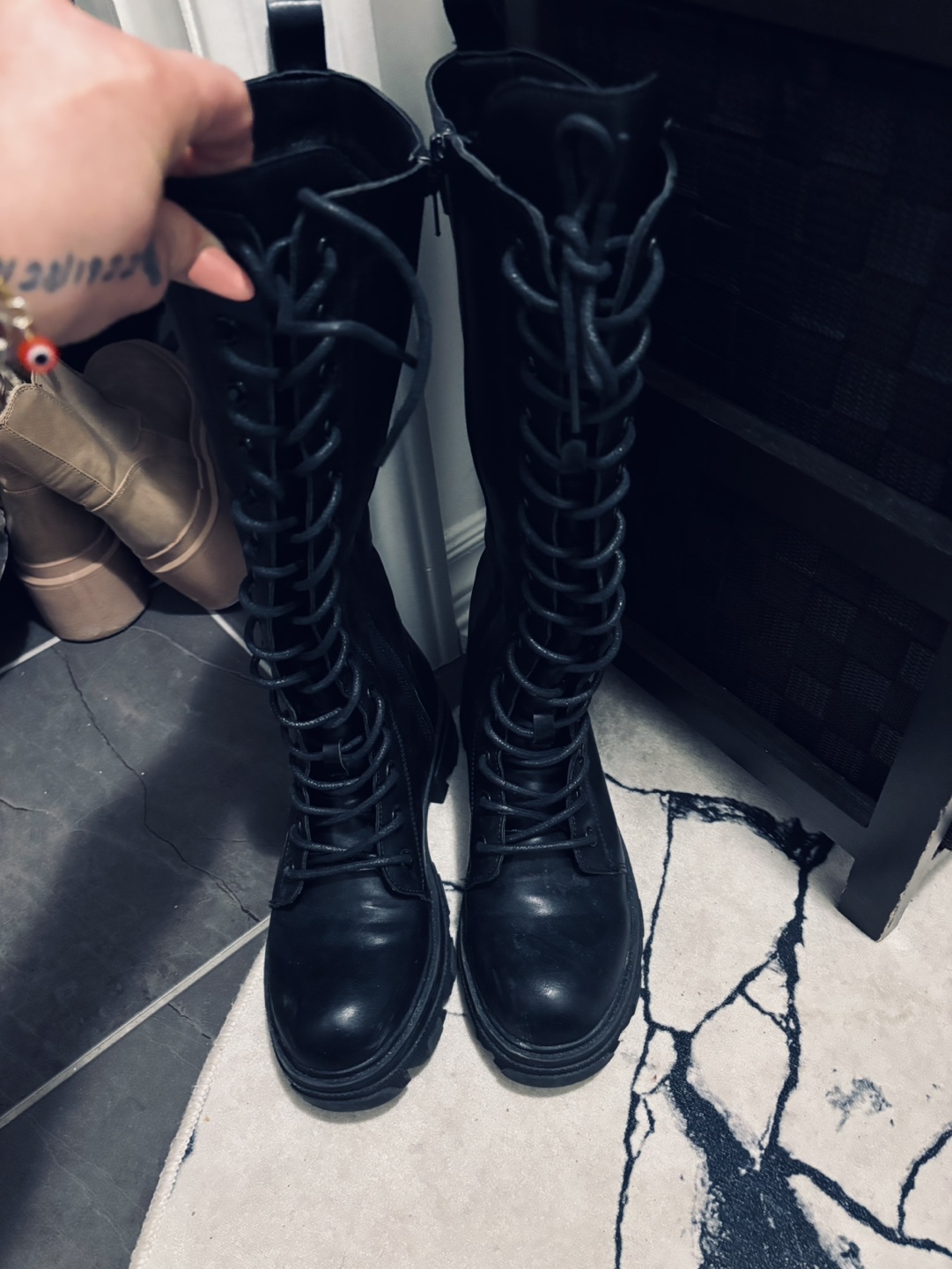 Black Lace-Up Boots & White Bar Stool & Pet Feeder - photo 2
