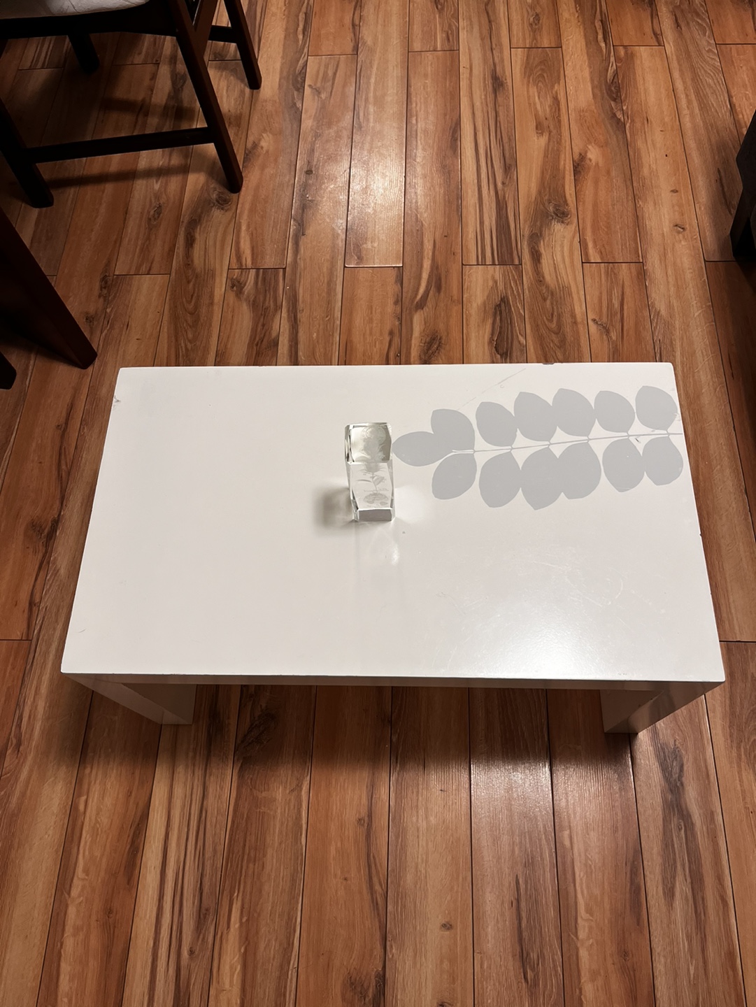 White Coffee Table with Leaf Design - photo 5