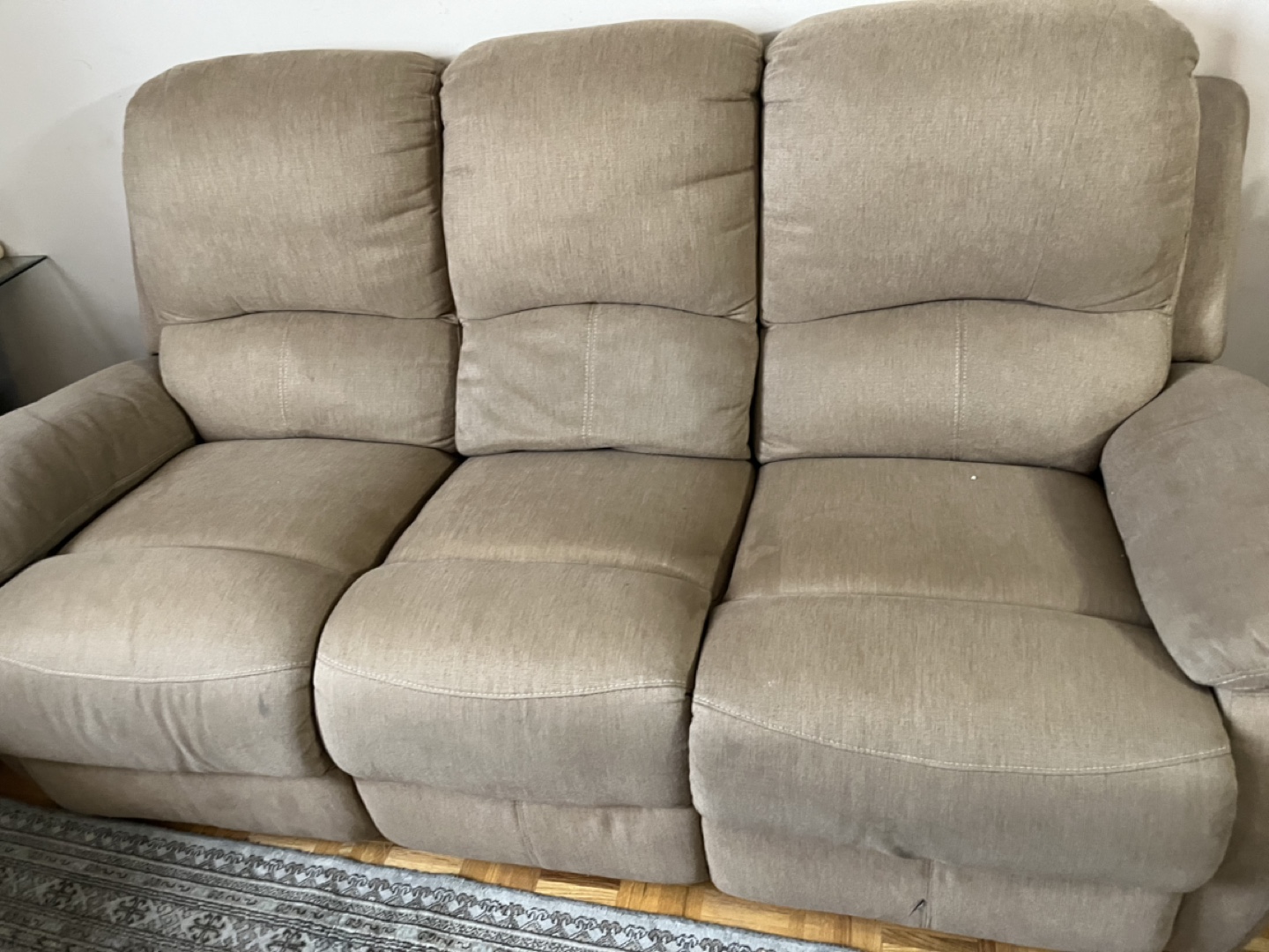 Reclining Sofa with Cupholders