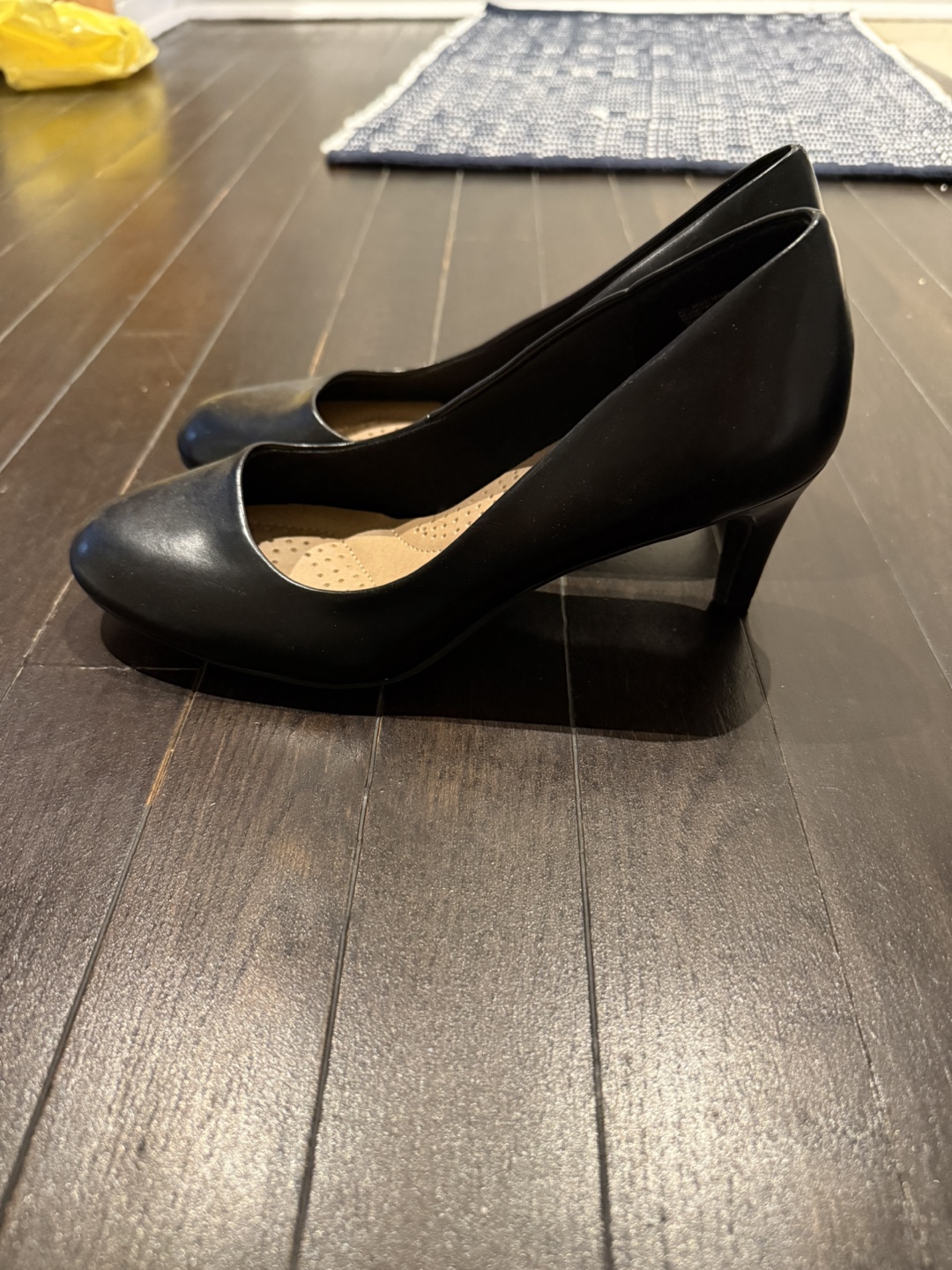 Women's Black Leather Heels, Size 6W - photo 2