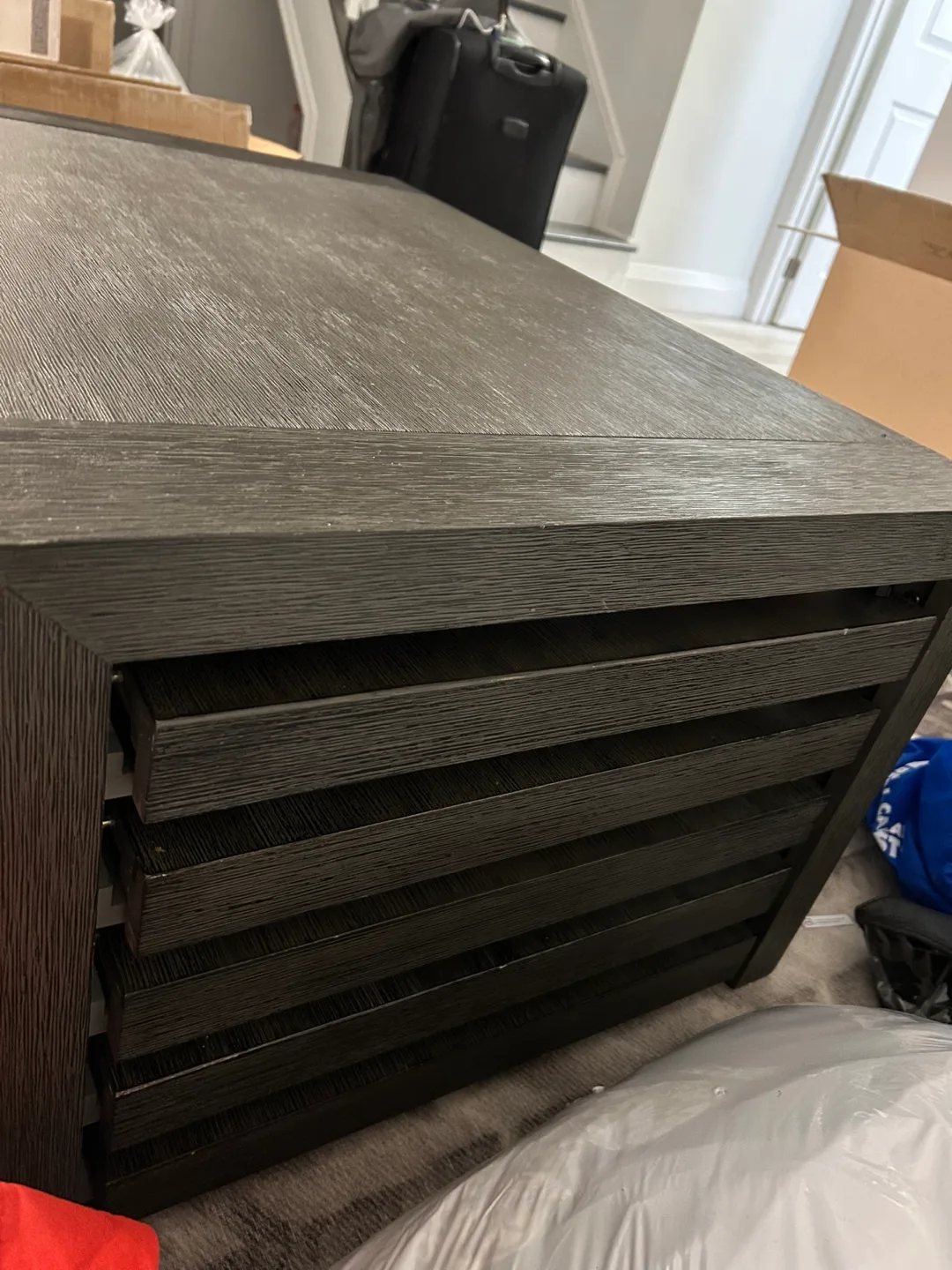 Transformer table, coffee table with storage for leaves, bench image indicator(4)