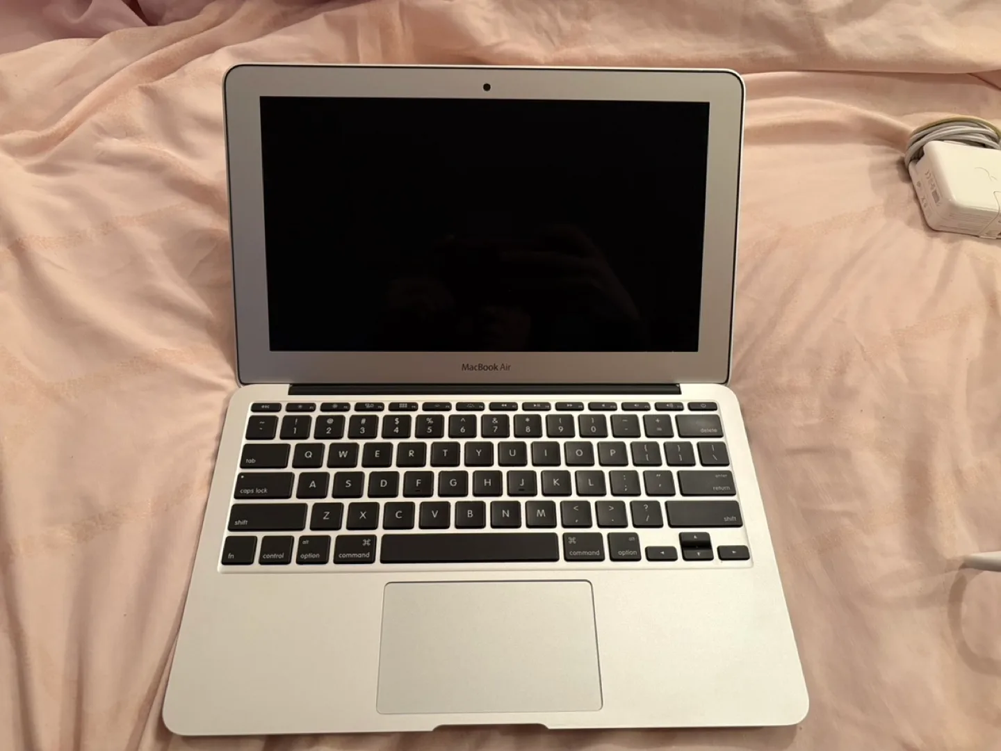 Like New 2015 11 Inch MacBook Air image indicator(6)