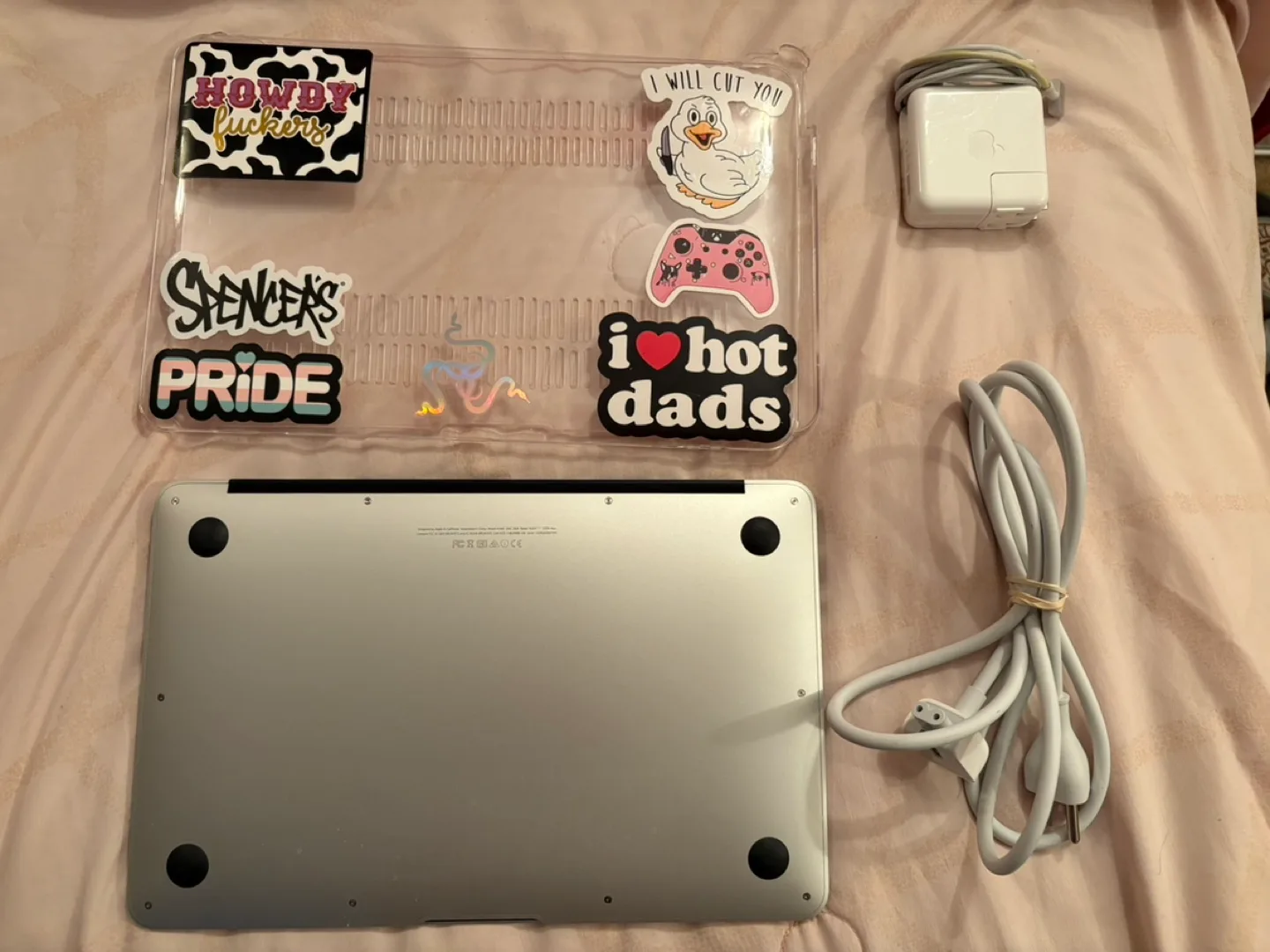 Like New 2015 11 Inch MacBook Air image indicator(2)