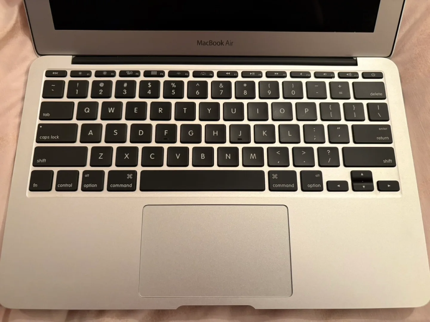 Like New 2015 11 Inch MacBook Air image indicator(7)