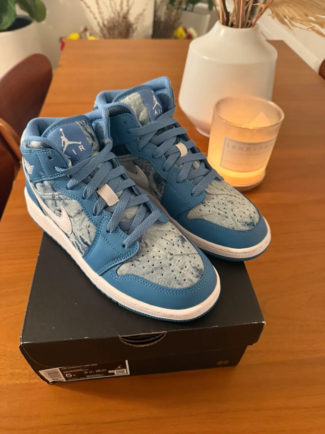 Air Jordan 1 Mid GS (Youth Size 5) - Denim Blue image indicator(2)