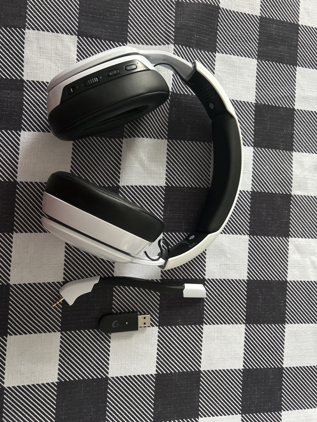 Wireless Gaming Headset - White and Black