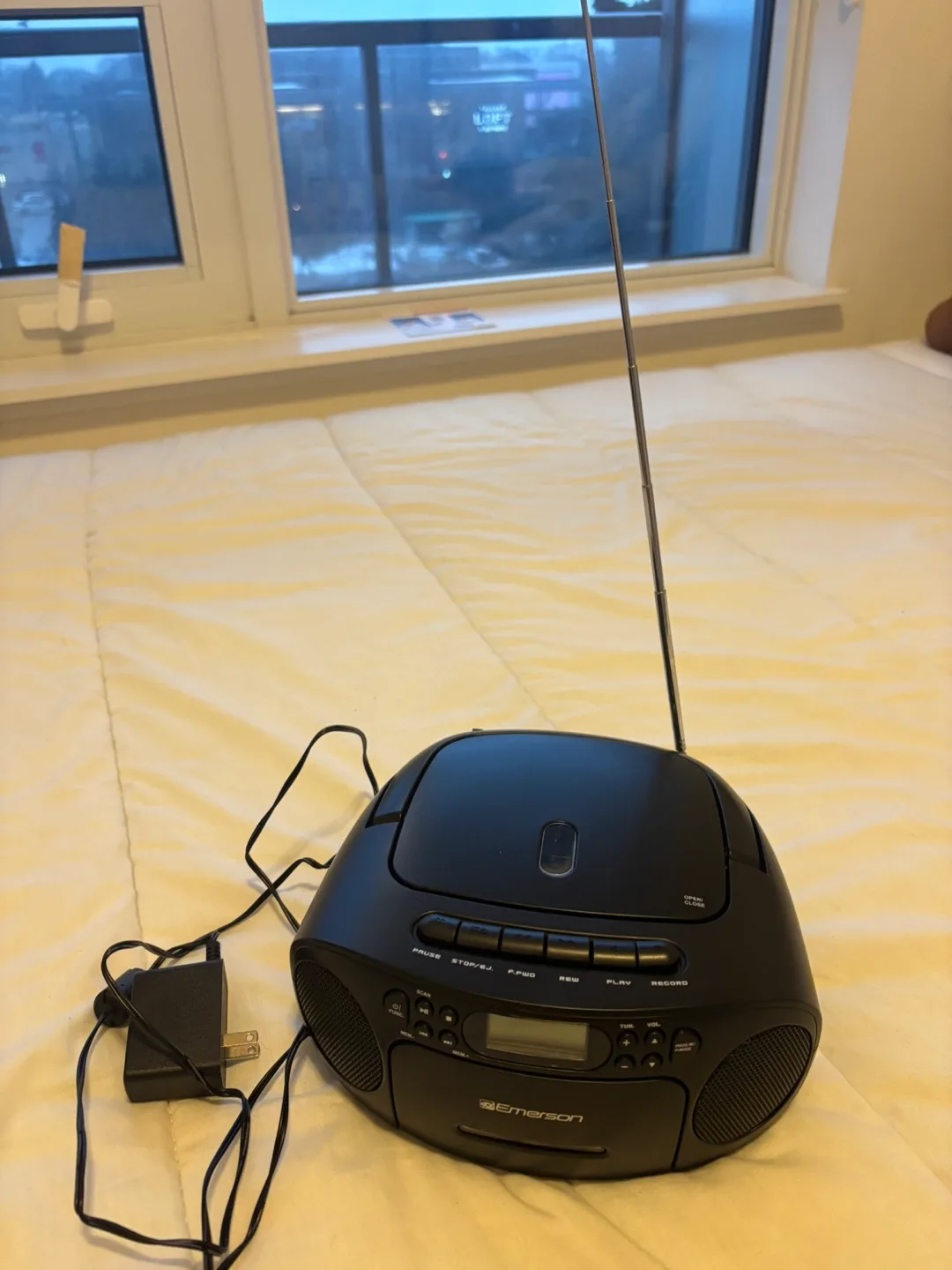 Emerson Portable CD Player Boombox image indicator(3)