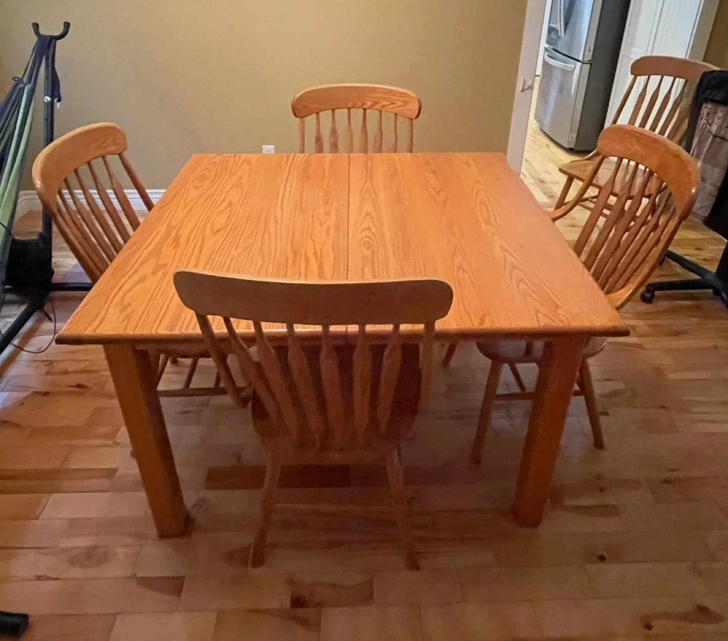 Solid Oak Dining Set - Table, 4 Chairs & Hutch image indicator(2)