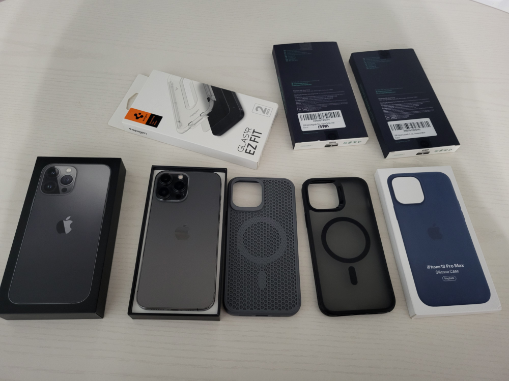 iPhone 13 Pro Max Graphite 512GB with Cases
