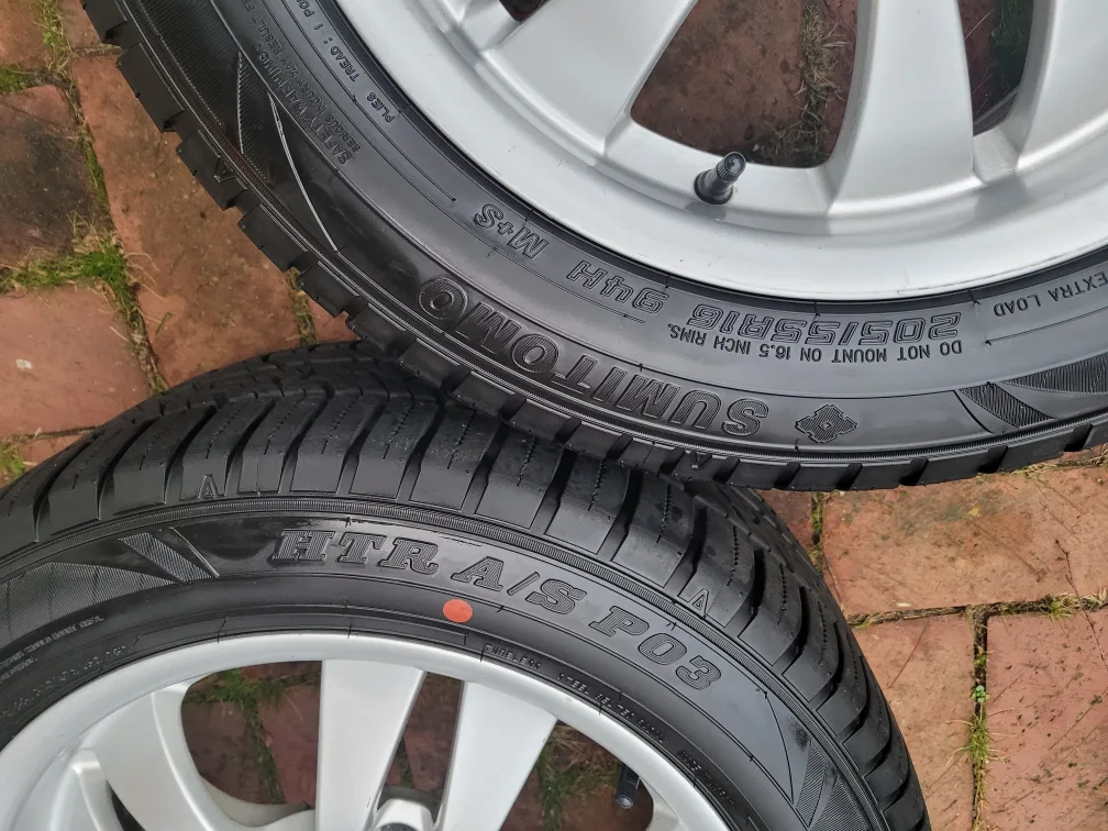like new BMW 16" Alloy Wheels with 85% Tires image indicator(7)