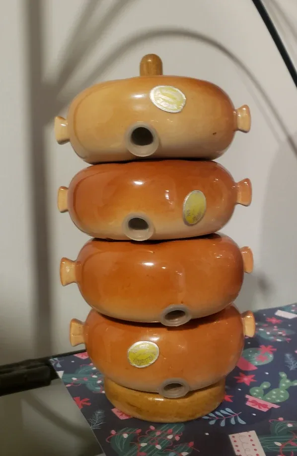 Vintage 1950's Anthropomorphic Salt and Pepper Shakers image indicator(2)