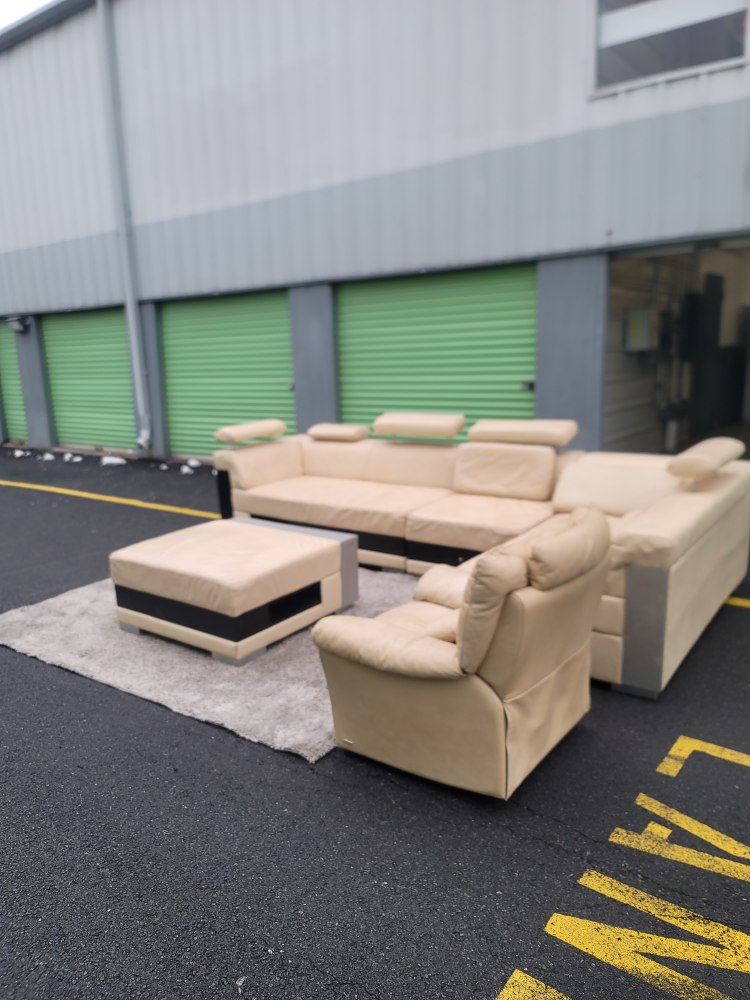 NATUZZI Beige Leather Sectional w/adjustable  headrests - photo 3
