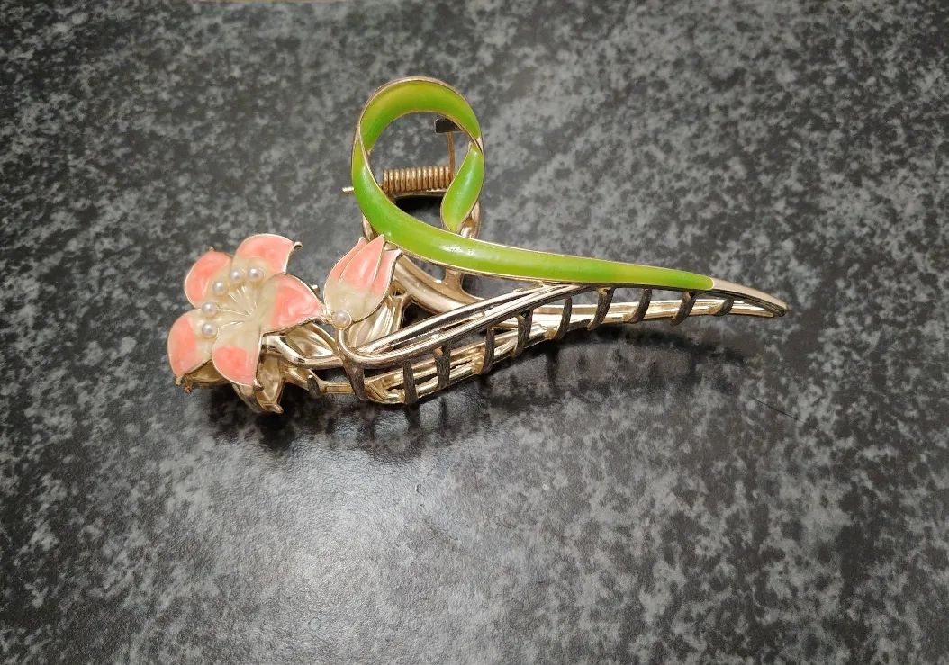Floral Metal Hair Clip image indicator(3)