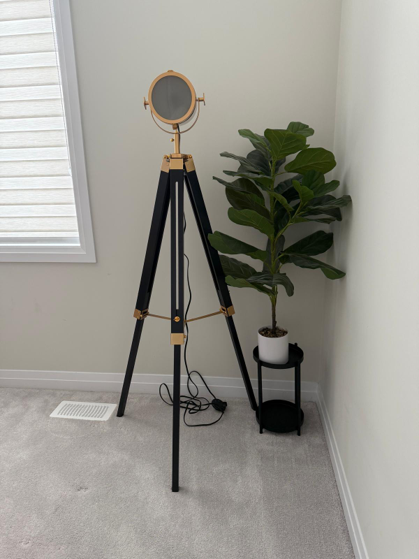 Adjustable Tripod Floor Lamp