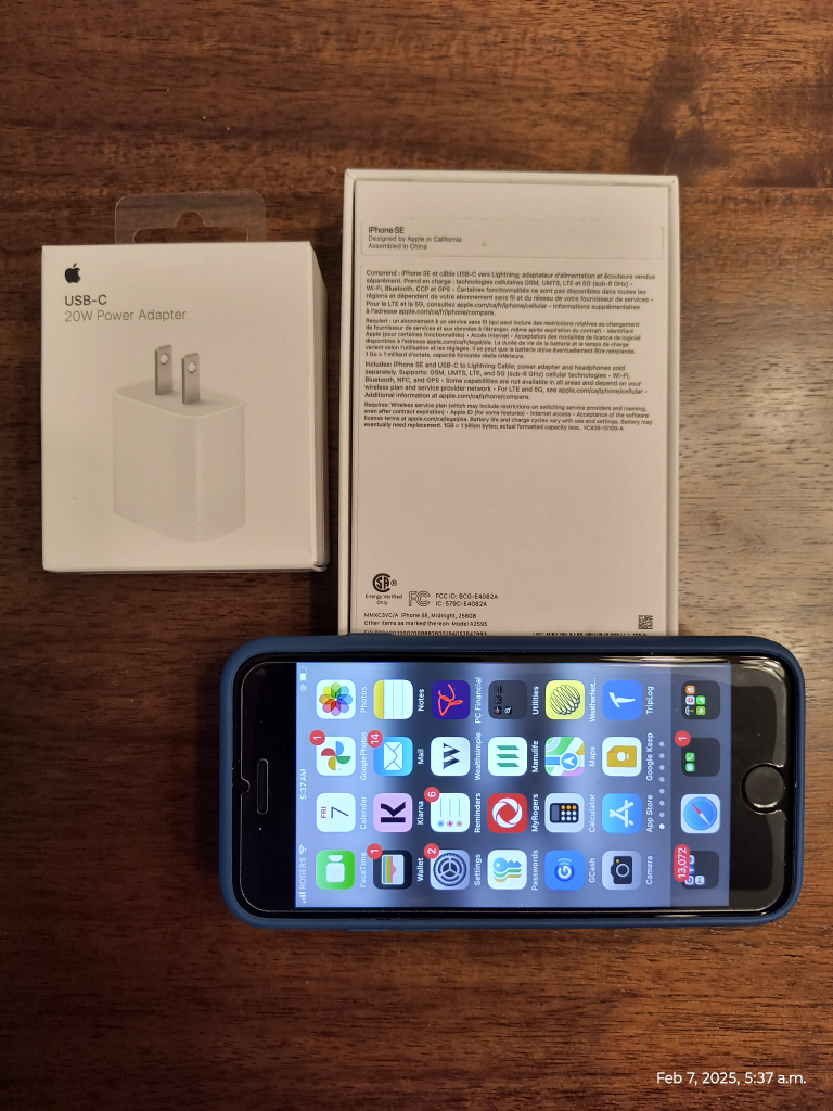iPhone SE 3rdGEN with Box, Charger & Case - photo 2