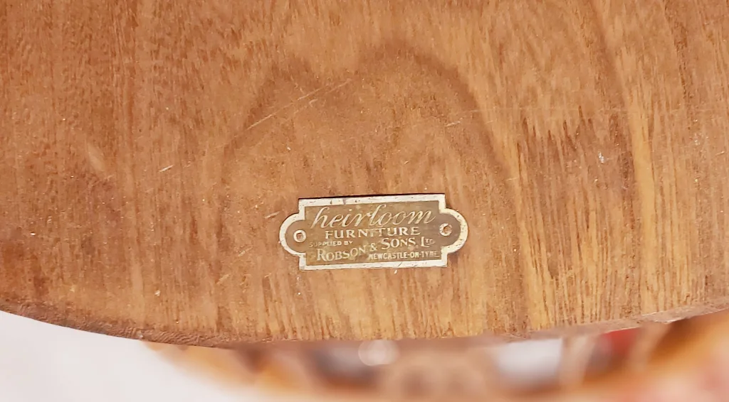 19th century Antique English Windsor Chairs - Set of 4 image indicator(4)