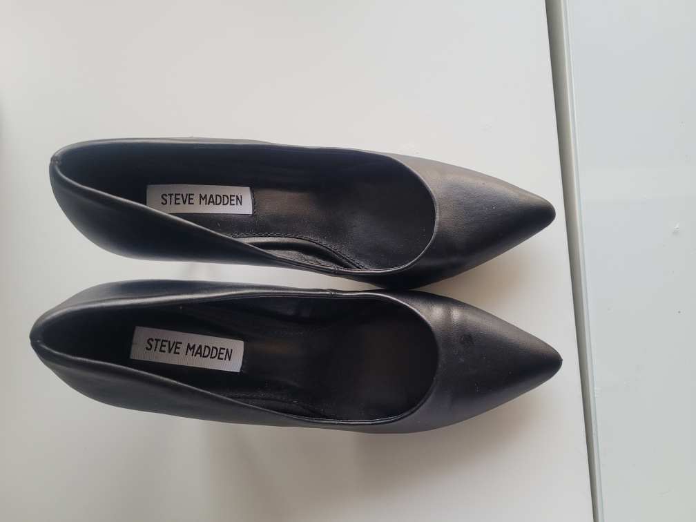 Steve Madden Black Pointed-Toe Heels