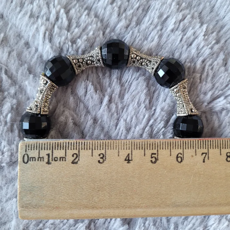 Black Beaded Bracelet with Silver Accents image indicator(2)