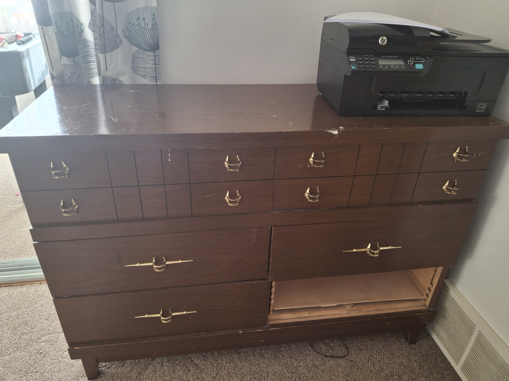 Free items: queen bed and box spring with wooden chest - photo 5