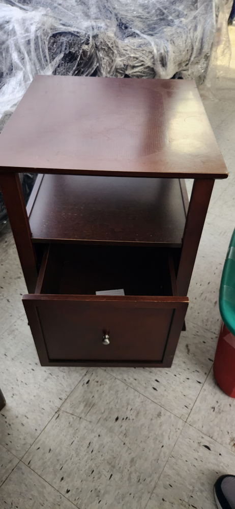 Small Wood End Table w/Big Drawer Space - photo 2