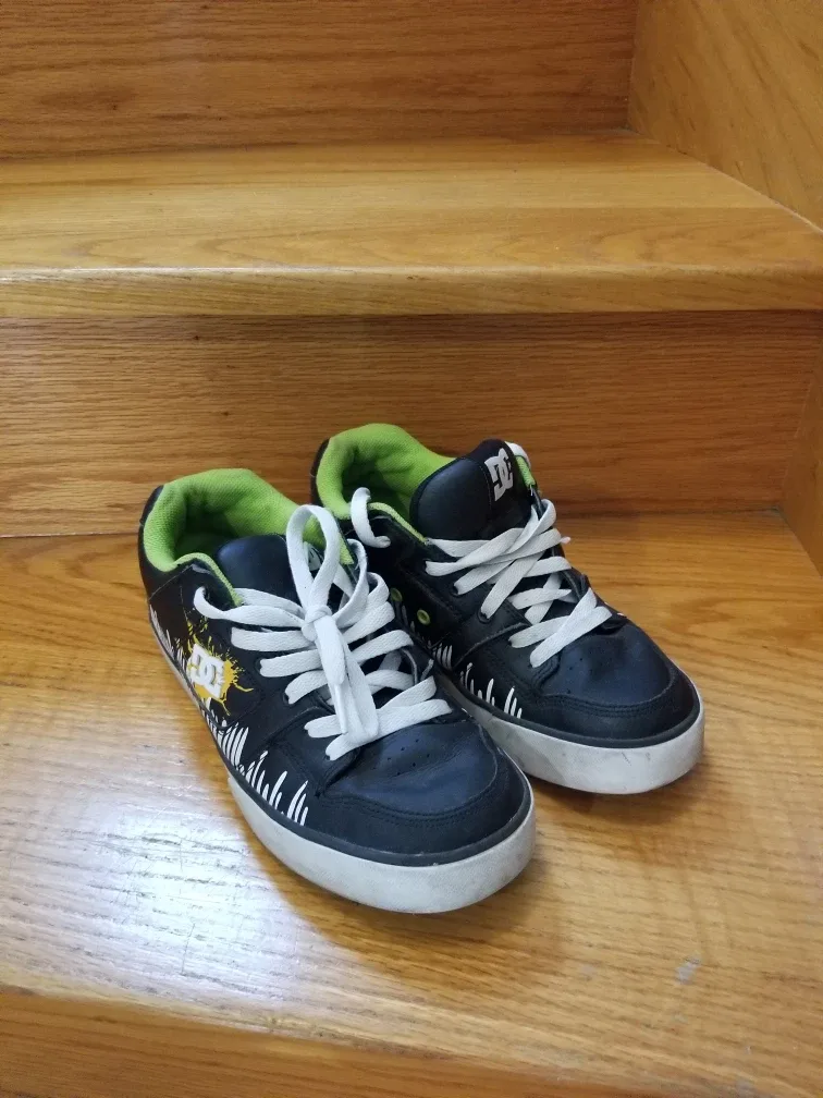 DC Court Graffik Skateboarding Shoe image indicator(2)