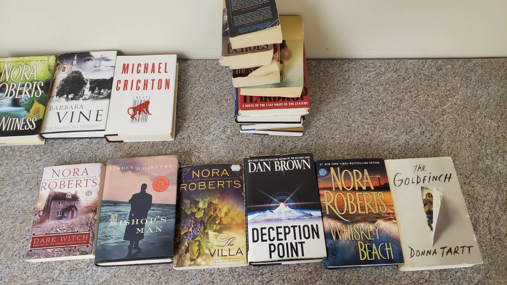 Lot of 20+ Paperback Books