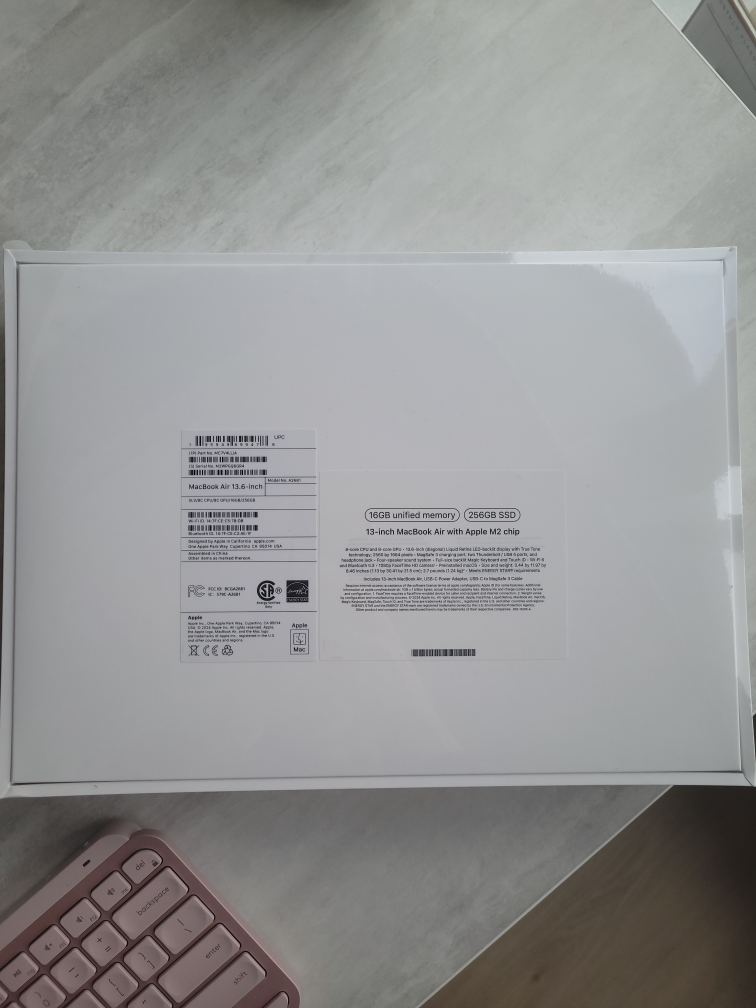 13-inch MacBook Air - M2 Chip - 16GB RAM - 256GB SSD - photo 2