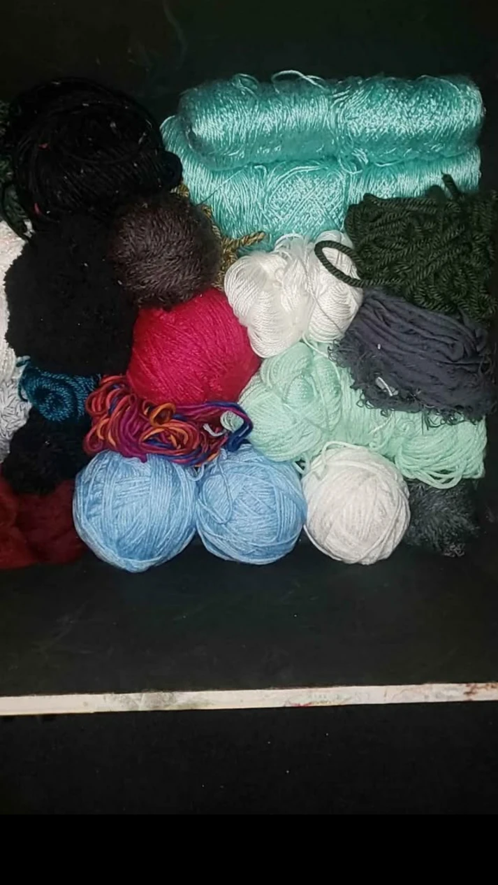 Large Yarn Lot - Various Colours and Textures - photo 3