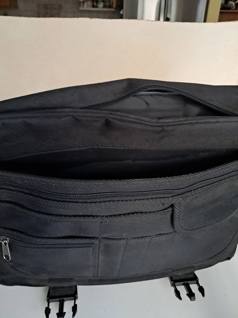 🏈Black Messenger Bag with Shoulder Strap image indicator(5)