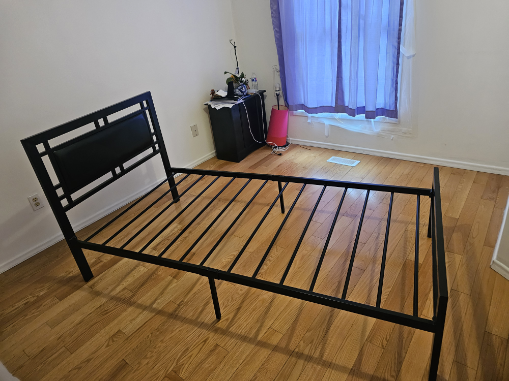 Black Metal Twin Bed Frame with matres