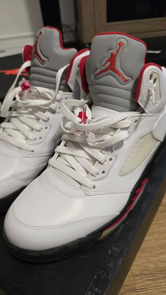 Air Jordan 5 Retro 'Fire Red' 2013 image indicator(2)