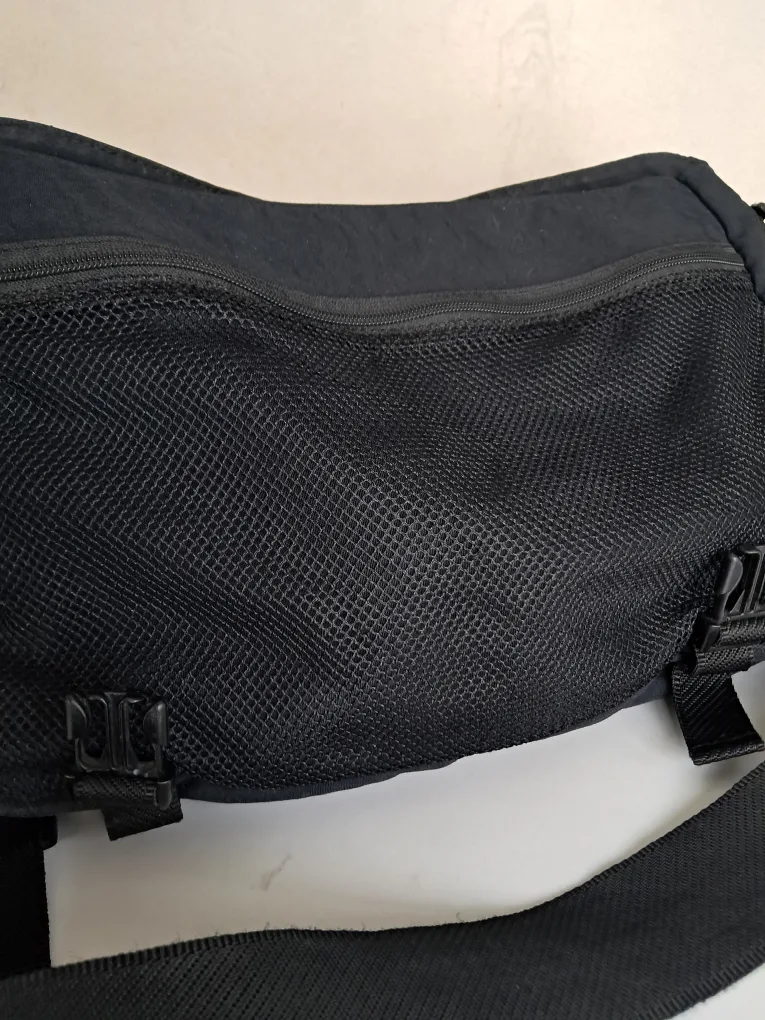 🏈Jantzen Black Messenger/Lap Top bag image indicator(6)