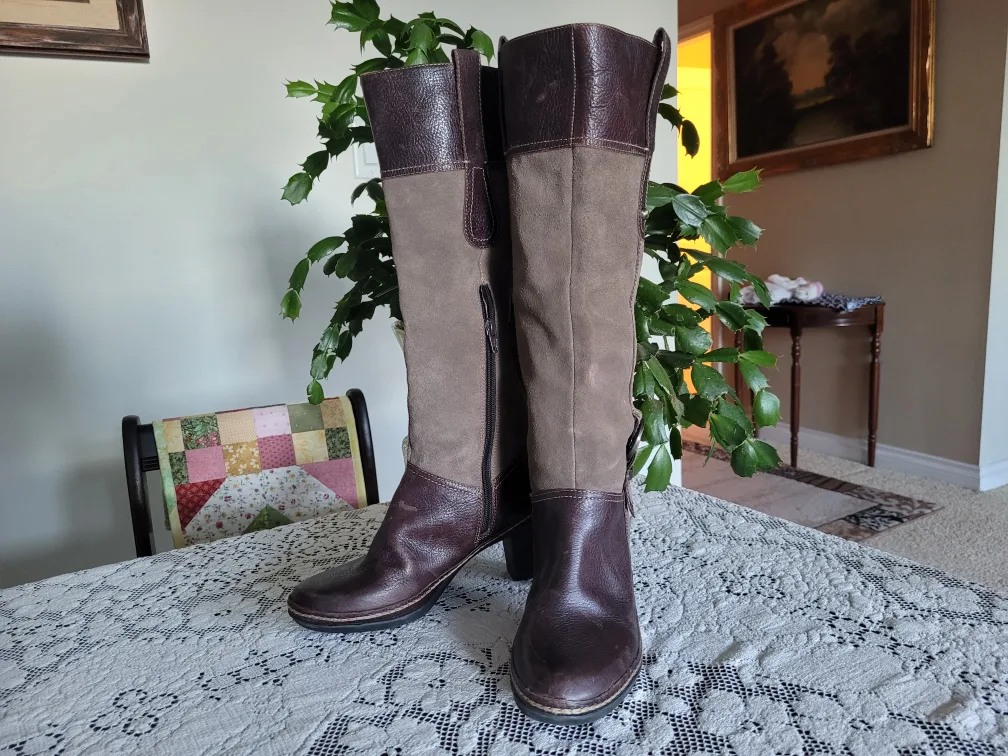 Naturlǰn̈upe Leather and Suede Knee-High Boots image indicator(2)