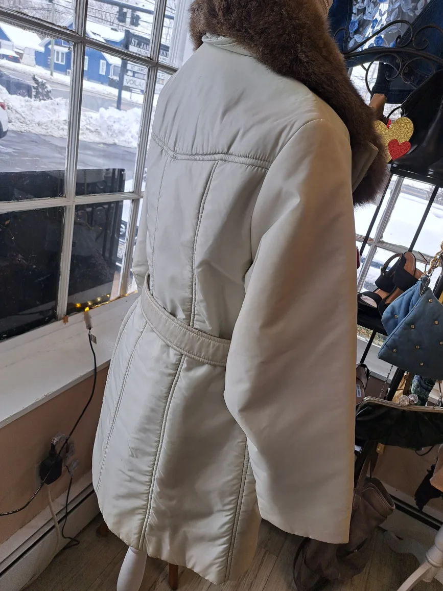 Vintage Beige Double-Breasted Coat with Faux Fur Collar image indicator(2)