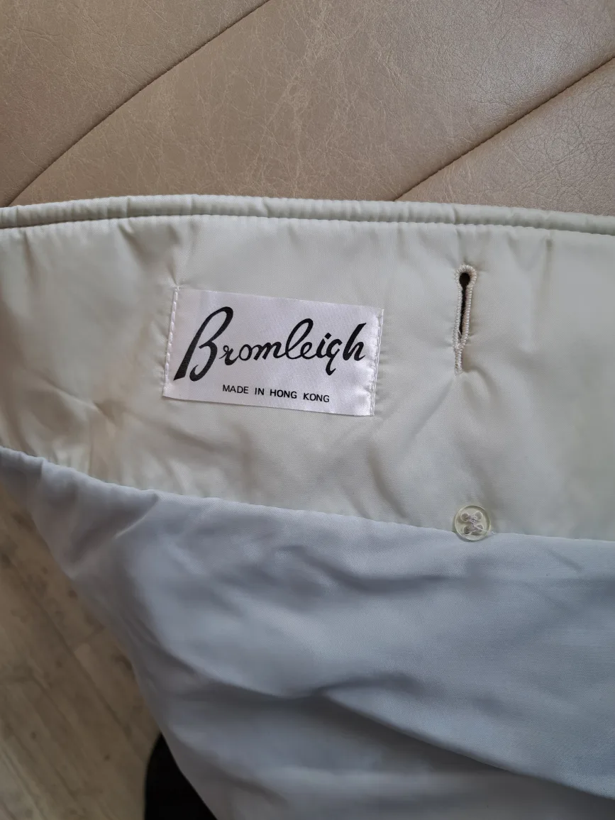 Vintage Beige Double-Breasted Coat with Faux Fur Collar image indicator(3)