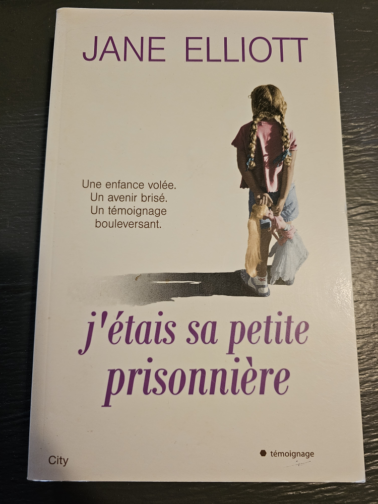 J'étais sa petite prisonnière by Jane Elliott
