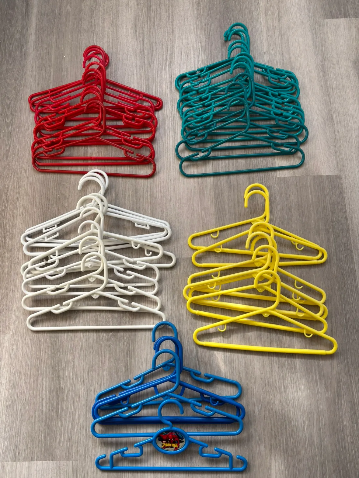 Bulk lot - 43 plastic children's hangers image indicator(2)