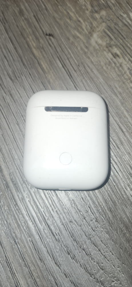 Apple AirPods Charging Case - photo 2