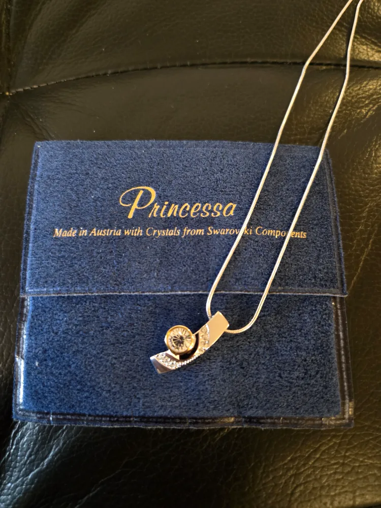 Princessa Necklace with Swarovski Crystals image indicator(2)
