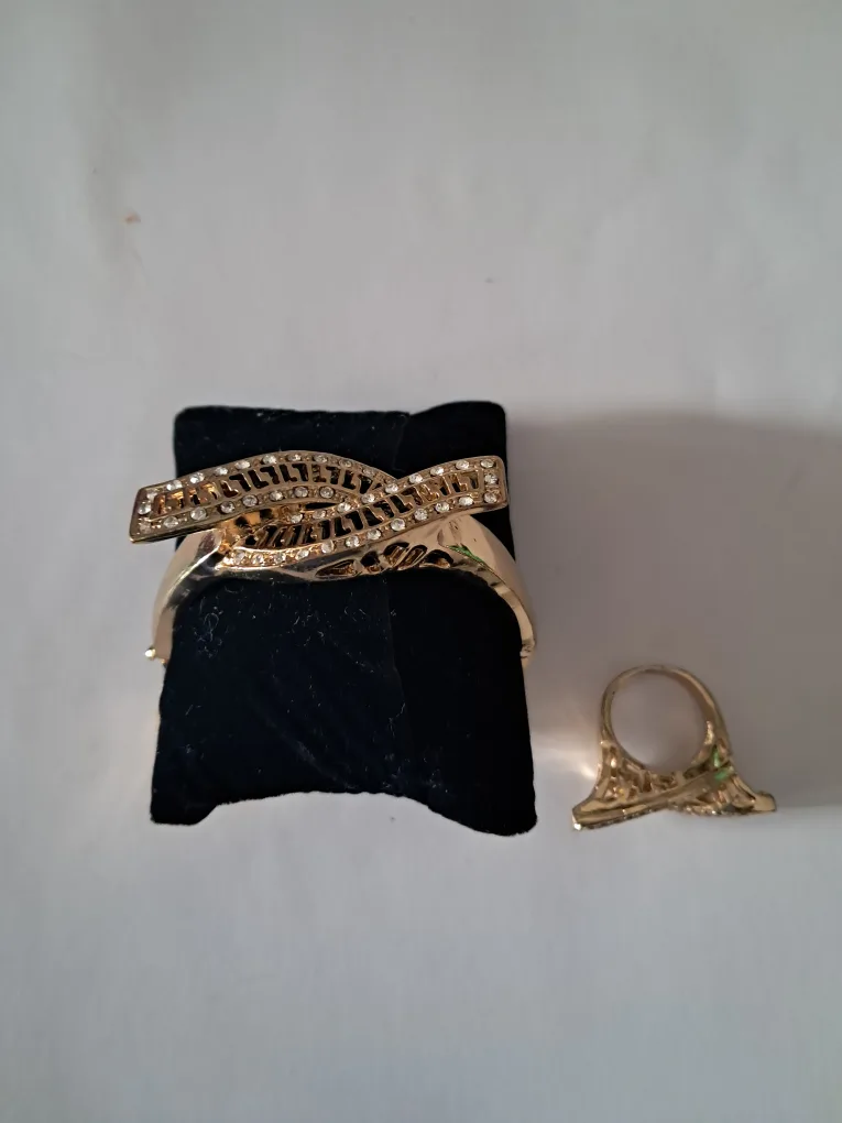 #freecycle# Gold-tone Bracelet and Ring Set with Clear Stones image indicator(2)