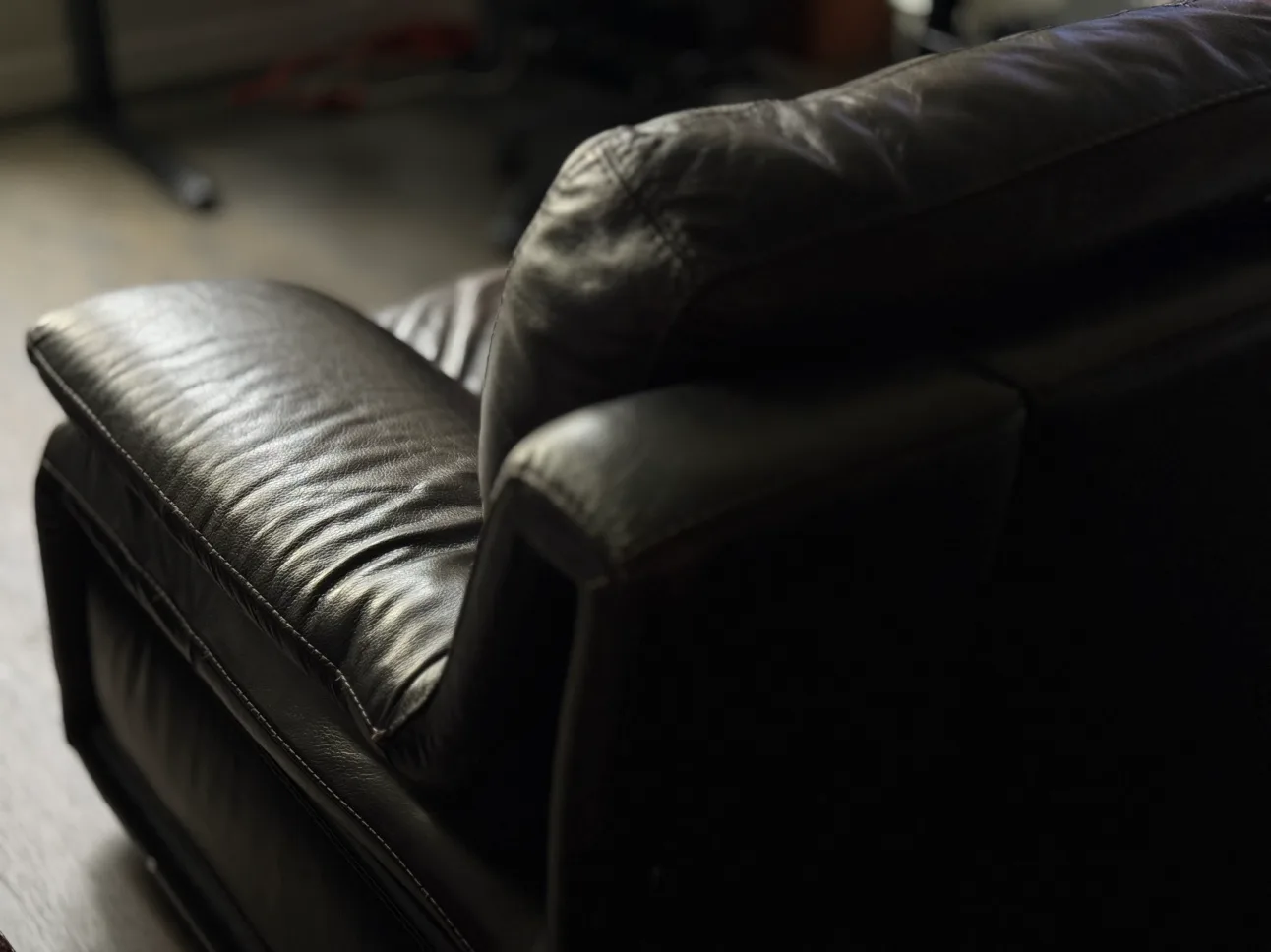 Brown leather couch image indicator(4)