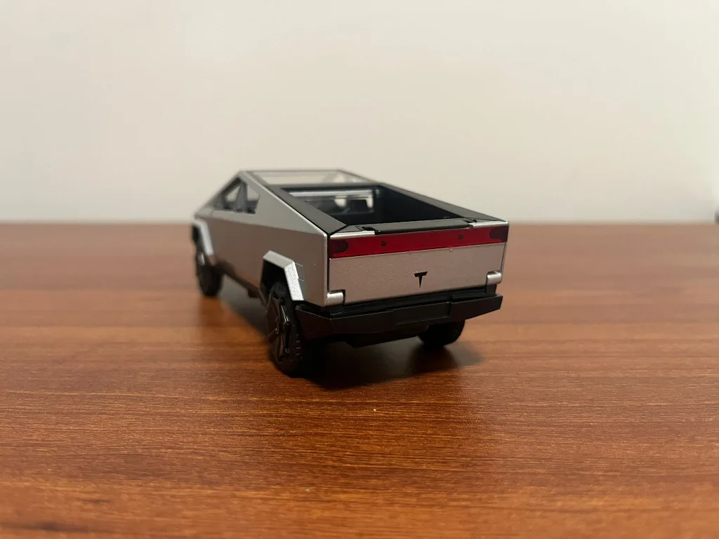 1:32 Tesla Cybertruck image indicator(7)