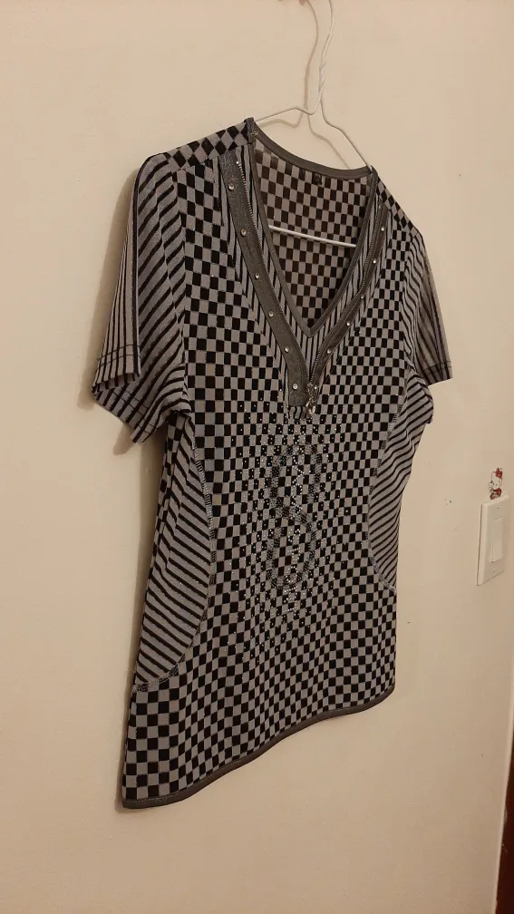 Stylish Checkered Top with Rhinestone Detail image indicator(6)