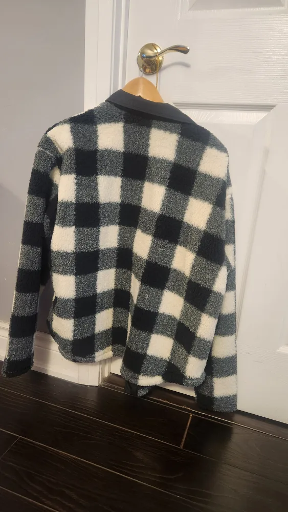 Stay Warm.. Coats in New Condition image indicator(5)