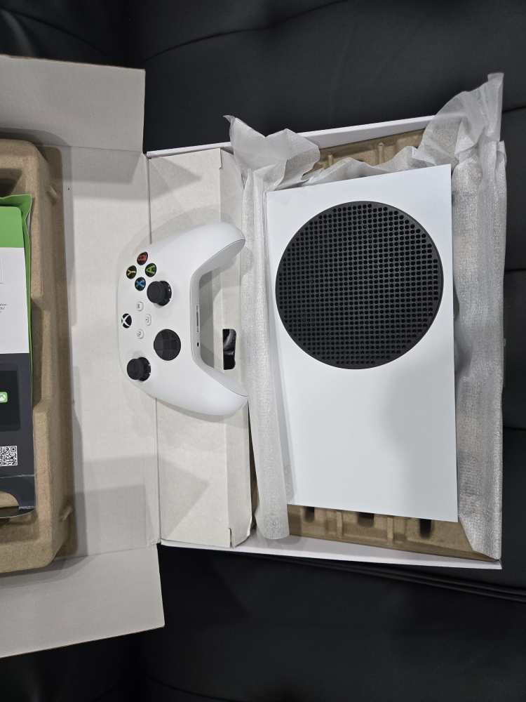 Xbox Series S 512 GB All-Digital Edition Console - White - photo 3