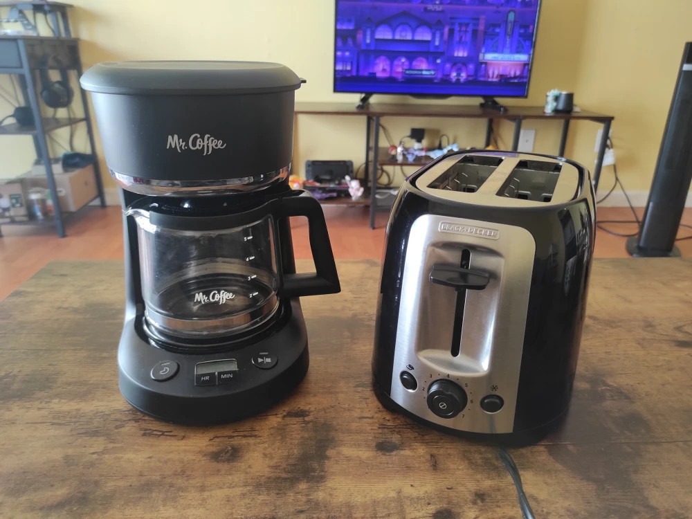 ✌️Moving sale✌️ Coffee Maker + Toaster