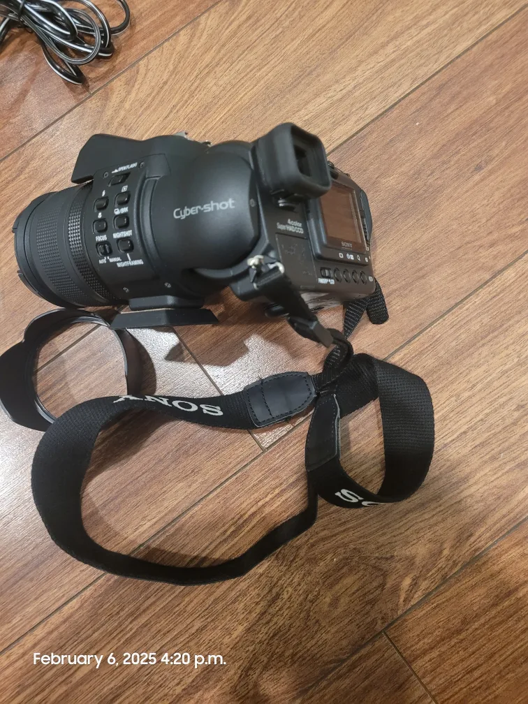 Sony Cyber-shot DSC-F828 Digital Camera with Accessories 🏈 image indicator(5)