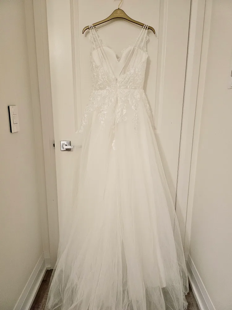 Brand New Ivory Wedding Dress image indicator(3)