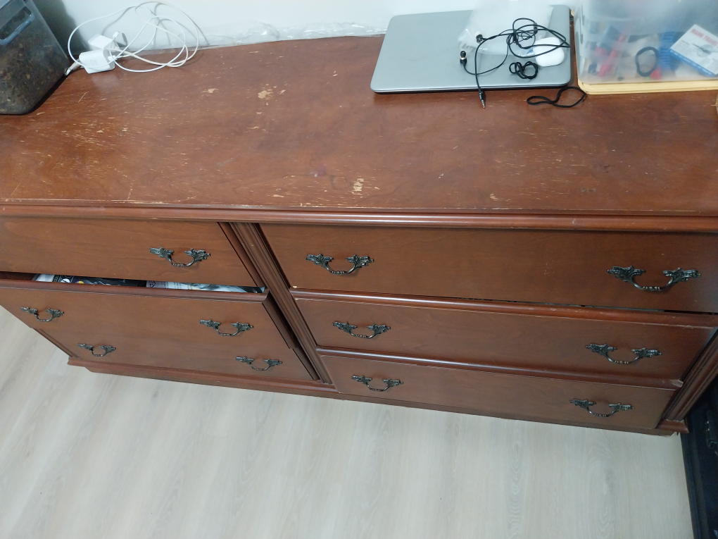 Wooden dresser with six drawers
